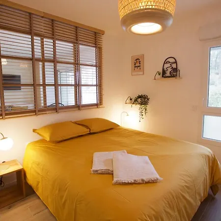 * * * Foret * Couple * Famille アパート *